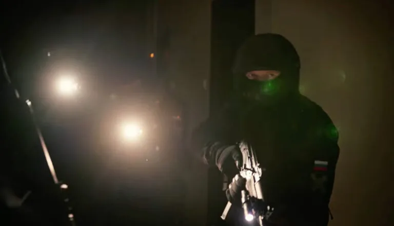 Момент из 12 серии 1 сезона