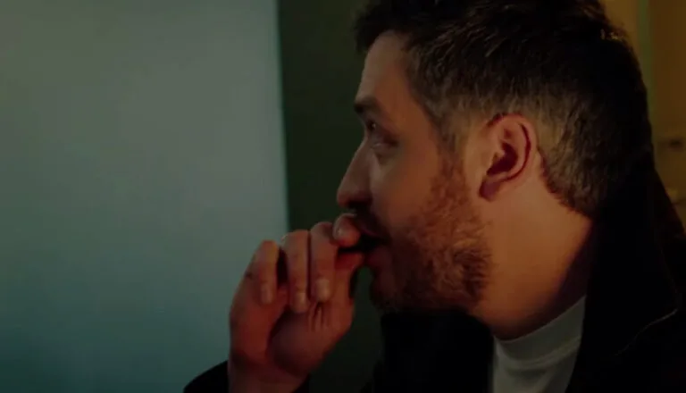 Момент из 14 серии 1 сезона