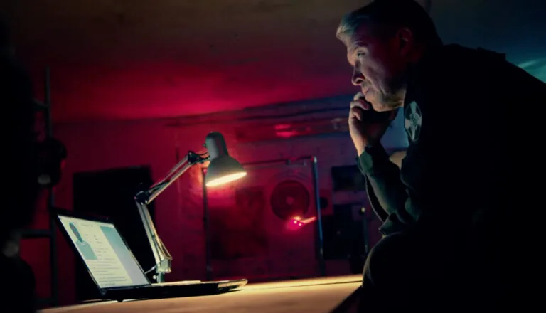 Момент из 6 серии 1 сезона