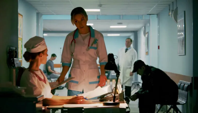 Момент из 8 серии 1 сезона