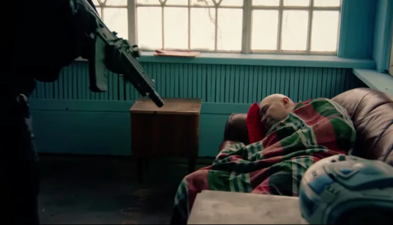 Момент из 9 серии 1 сезона